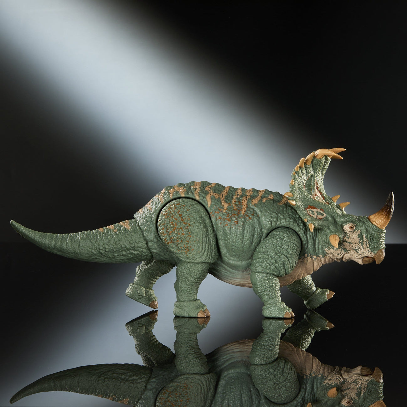 Imagen del producto Figura de acción Sinoceratops Jurassic World Hammond Collection