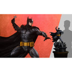 Imagen del producto DC Comics Maquette 1/4 Batman (Edición Black and Gray) 66 cm