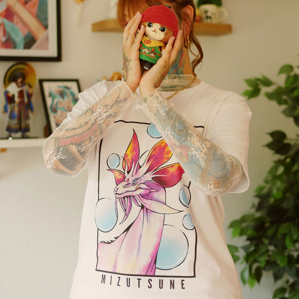 Imagen del producto Camiseta Mizutsune blanca edición limitada para fans de Monster Hunter
