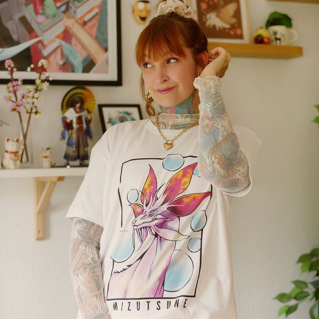 Imagen del producto Camiseta Mizutsune blanca edición limitada para fans de Monster Hunter