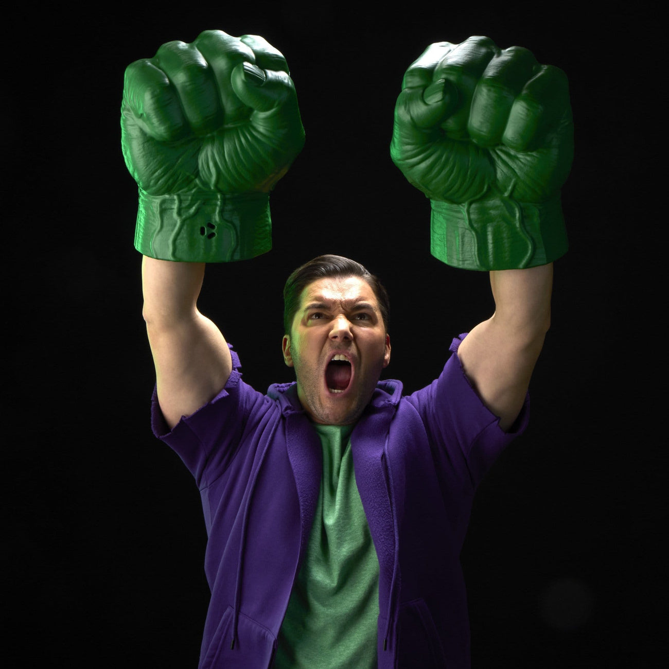 Imagen del producto The Incredible Hulk Marvel Legends Puños Premium de Roleplay