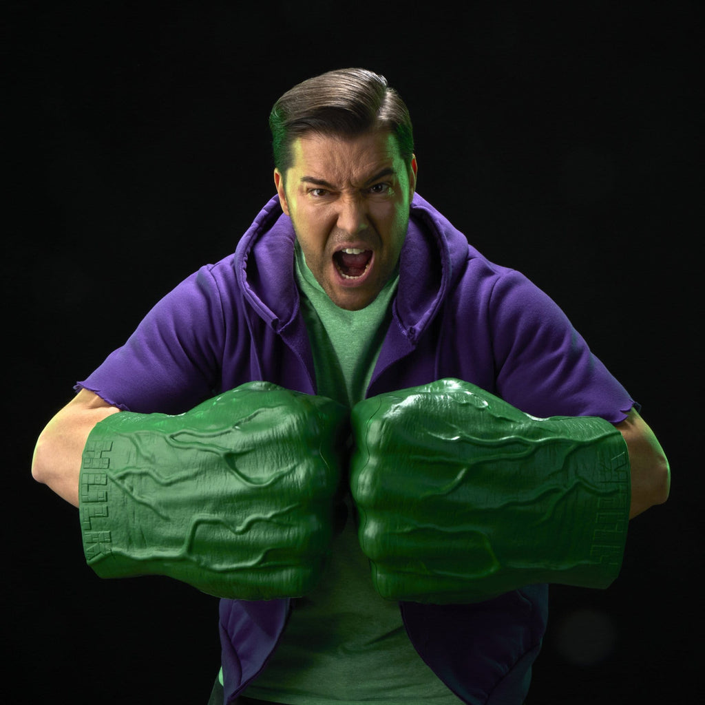 Imagen del producto The Incredible Hulk Marvel Legends Puños Premium de Roleplay