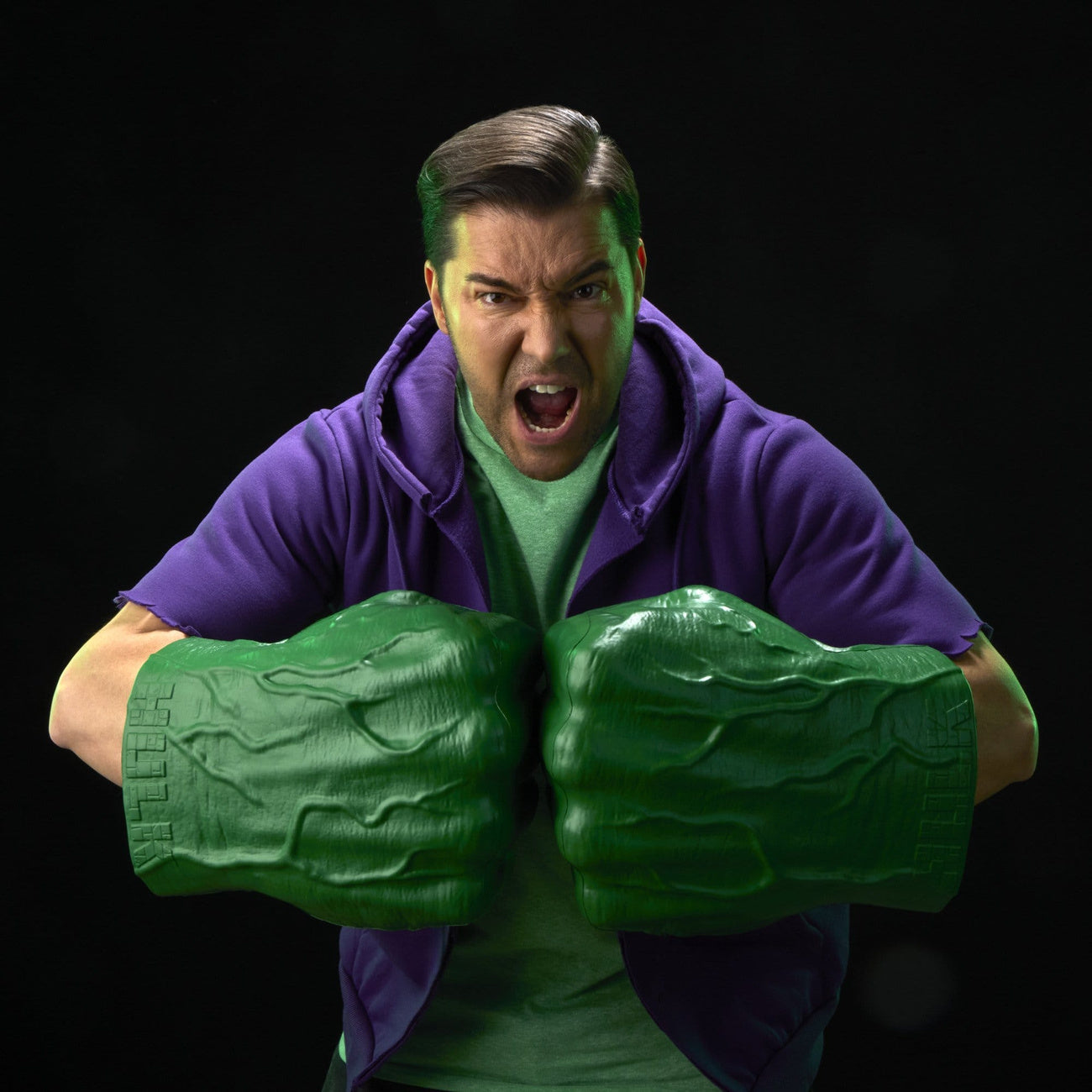 Imagen del producto The Incredible Hulk Marvel Legends Puños Premium de Roleplay