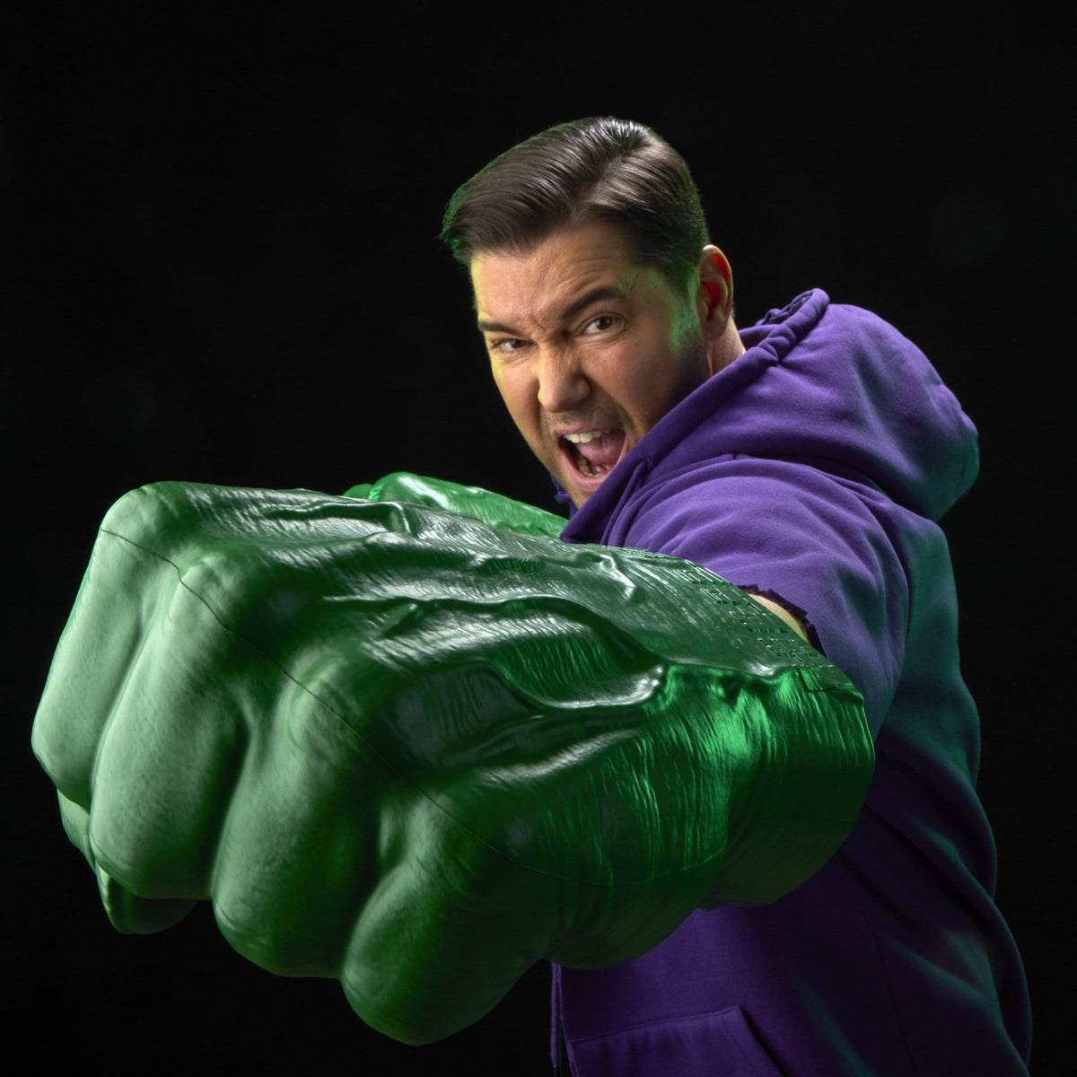 Imagen del producto The Incredible Hulk Marvel Legends Puños Premium de Roleplay