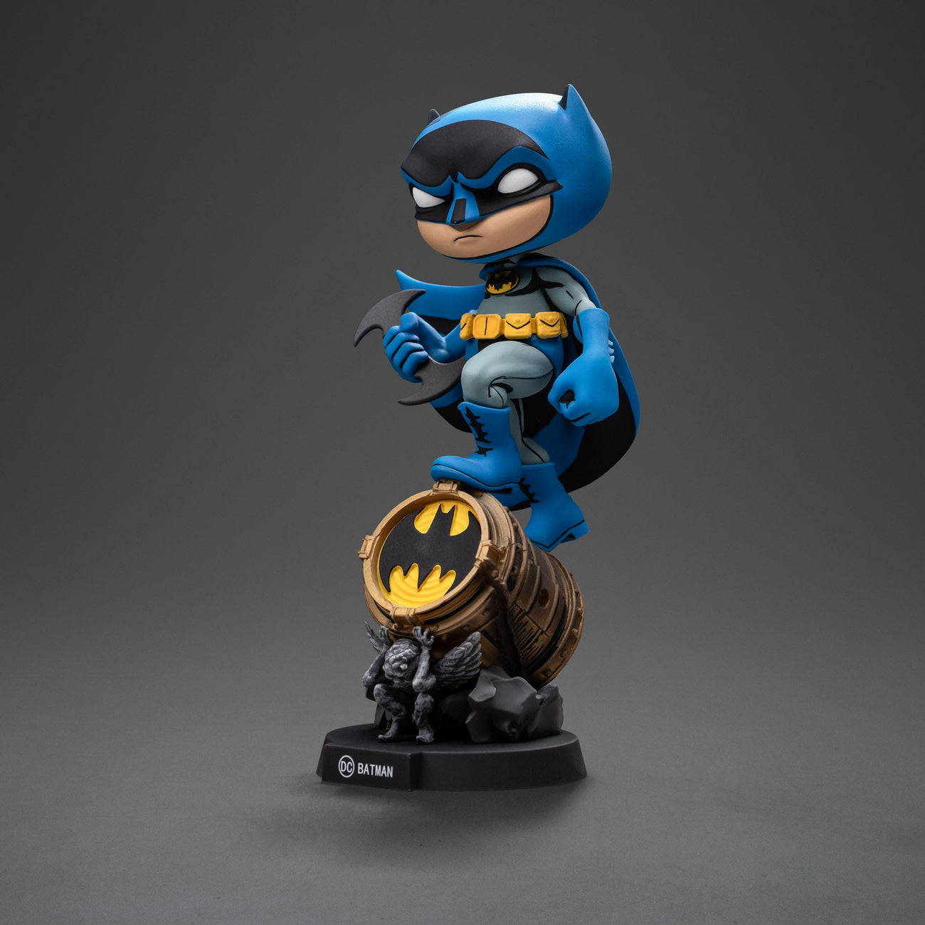 Imagen del producto Figura de PVC Mini Co. Batman on Bat-Signal (Variante azul)