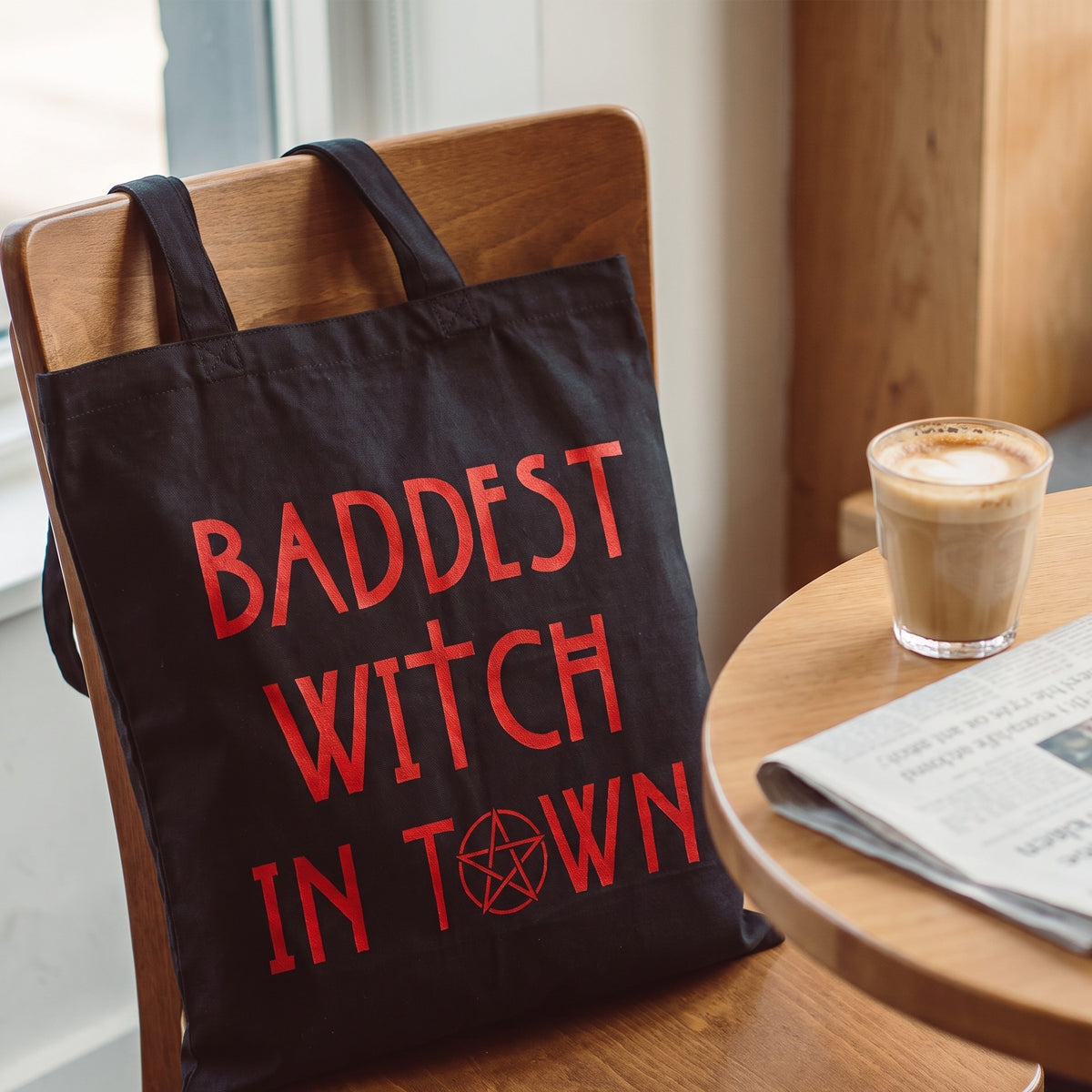 Imagen del producto Bolsa tote Baddest Witch in Town para fans de American Horror Story