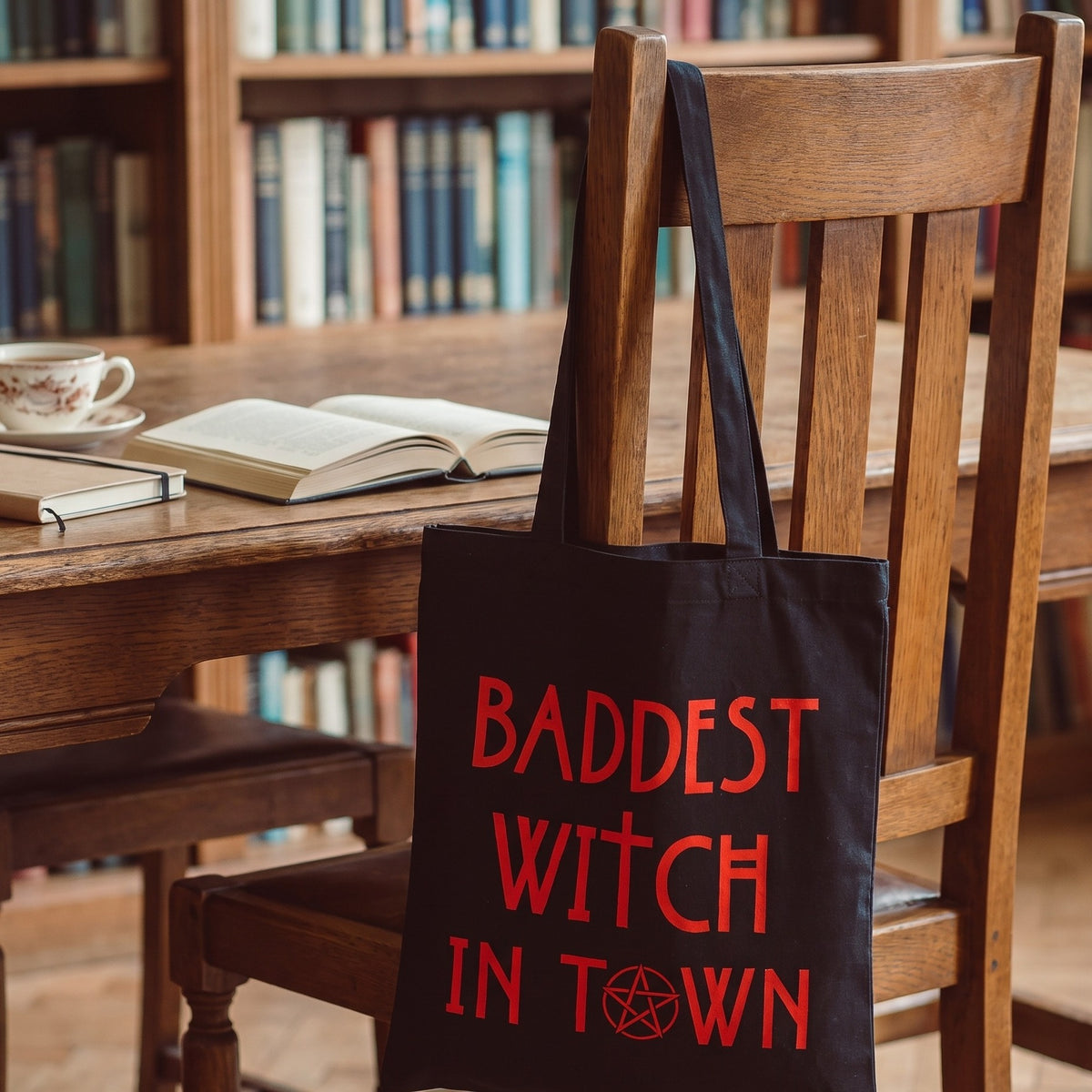 Imagen del producto Bolsa tote Baddest Witch in Town para fans de American Horror Story