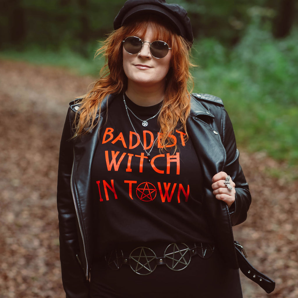 Imagen del producto Camiseta Baddest Witch in Town para fans de American Horror Story