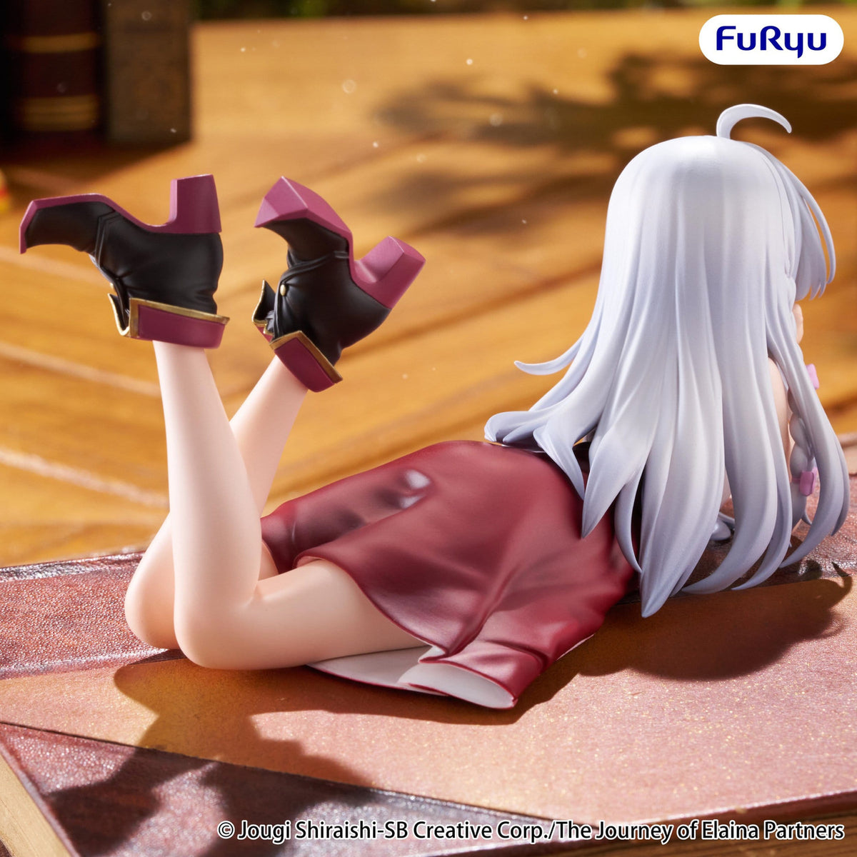 Imagen del producto Wandering Witch - Figura Noodle Stopper de Elaina versión tumbada