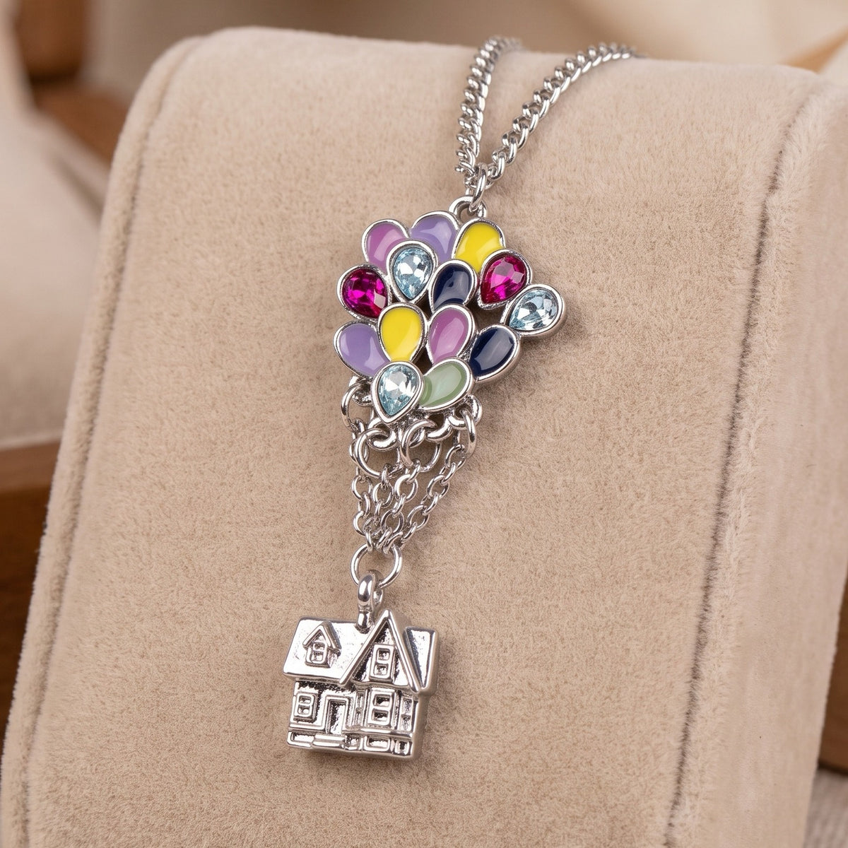 Imagen del producto Disney Pixar - Collar Up en caja de regalo