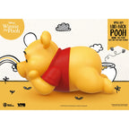 Imagen del producto Winnie the Pooh Hucha pequeña de vinilo Winnie tumbado 17 cm