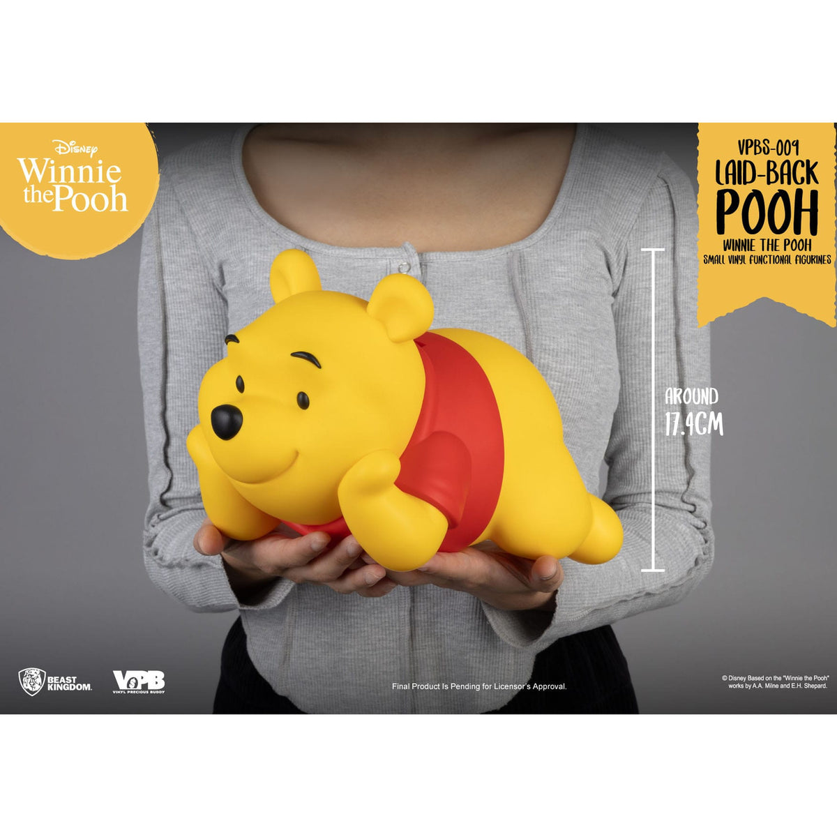 Imagen del producto Winnie the Pooh Hucha pequeña de vinilo Winnie tumbado 17 cm