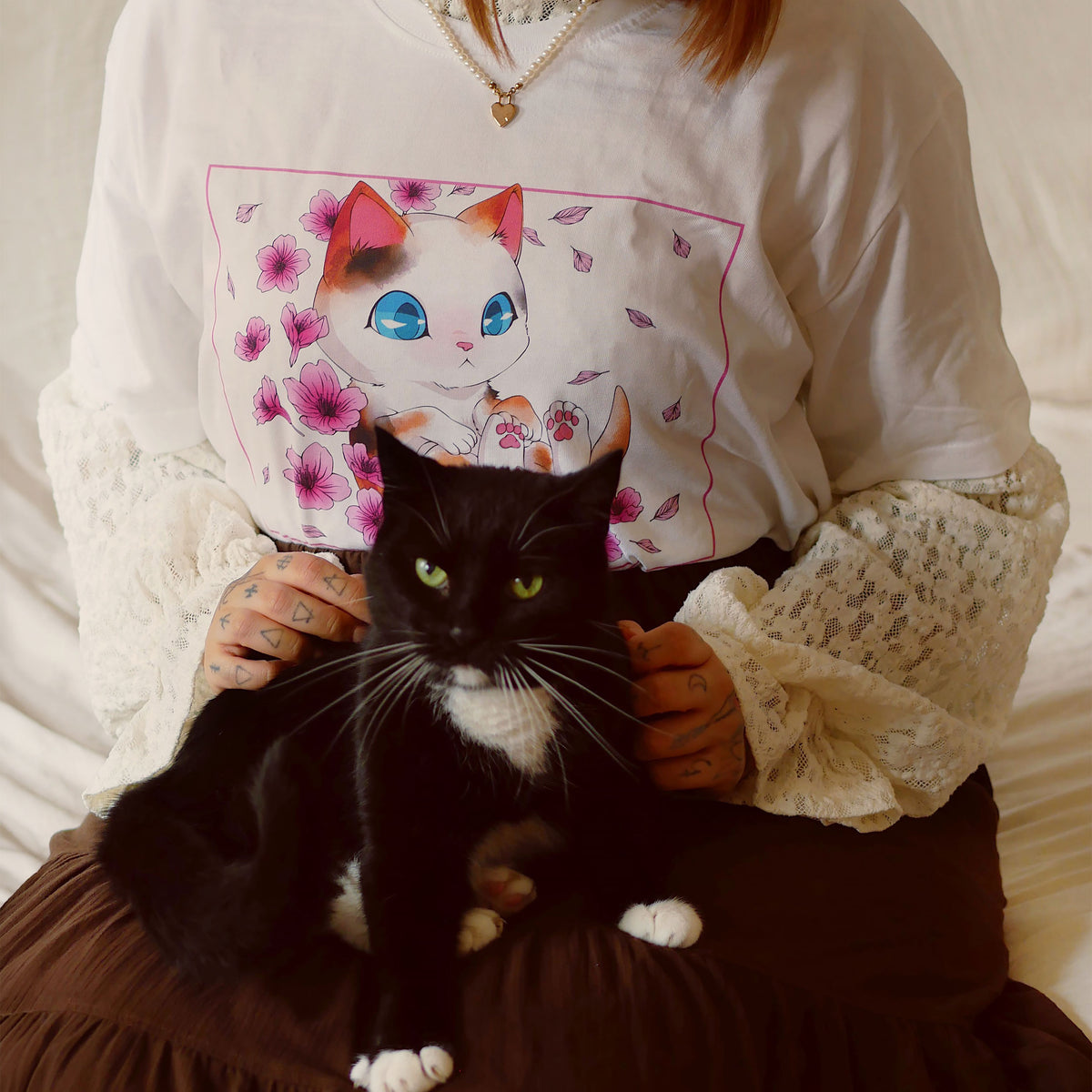 Imagen del producto Camiseta Maomao The Cat Edición Limitada para fans de Los diarios de la boticaria